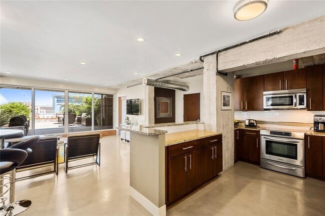 Building Photo - 800 Brazos St