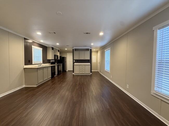 Building Photo - 113 Lillian St