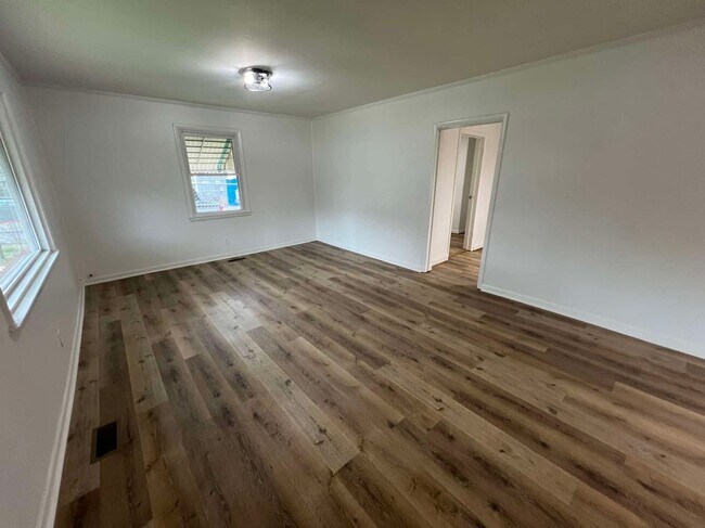 Building Photo - *Newly Remodeled*Full Privacy Fence* 3 Bed...