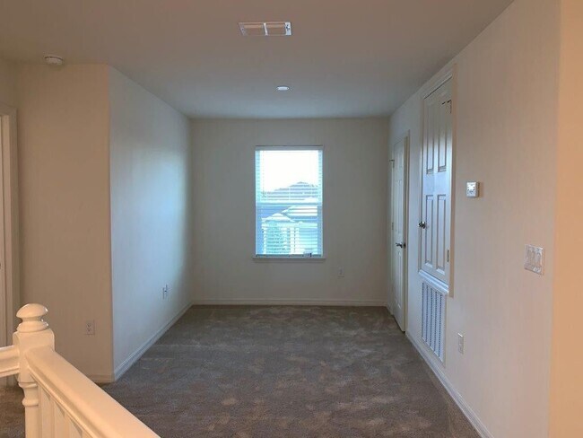 Foto del edificio - 3013 Cherry Orchard Ln
