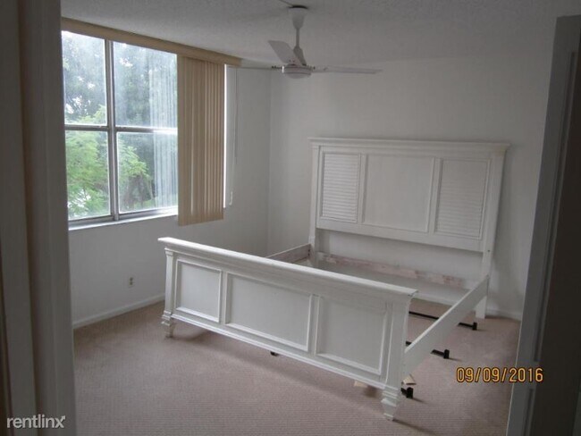 Foto del edificio - 14623 Bonaire Blvd