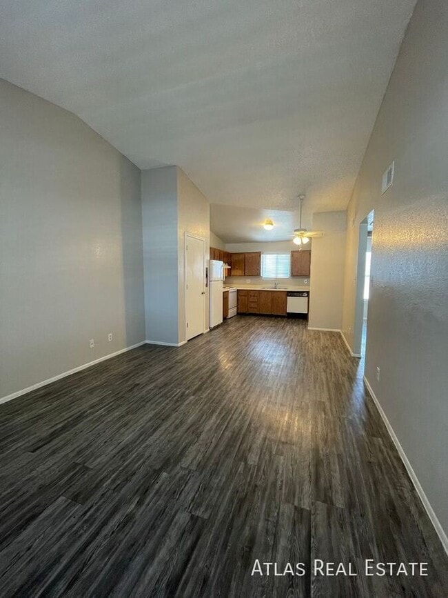 Foto del edificio - 465 W Ivyglen St