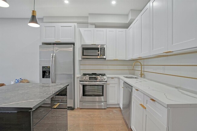 Building Photo - 221 Whiton St