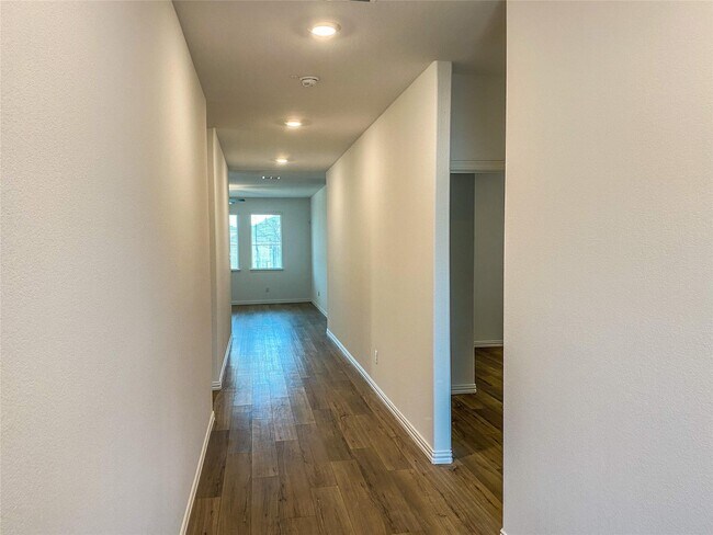 Building Photo - 732 Pollyann Trl