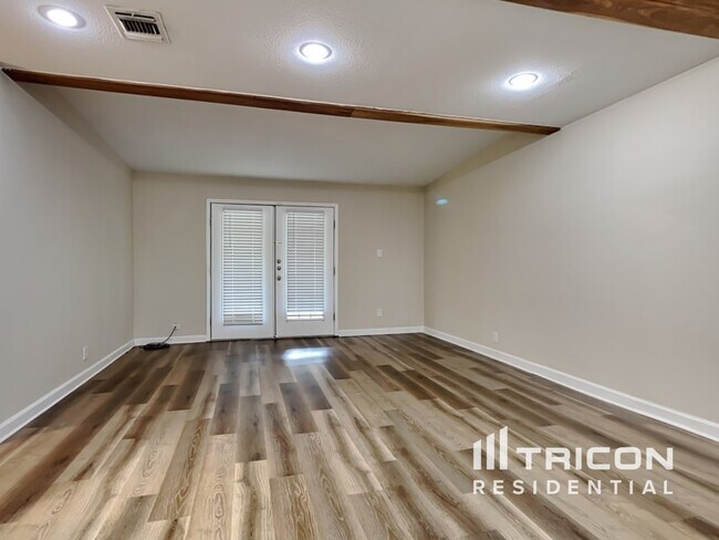 Foto del edificio - 244 Emporia Blvd