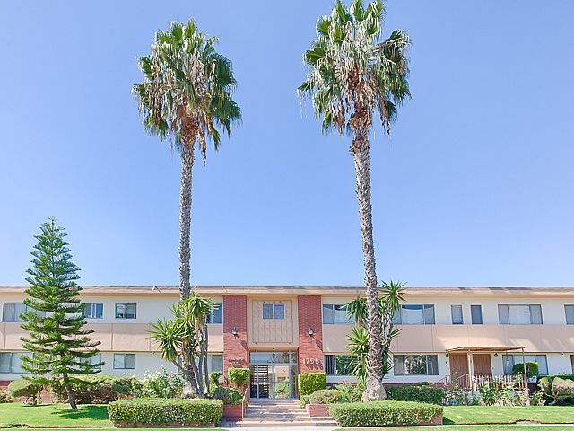 Primary Photo - 1755 N Berendo St