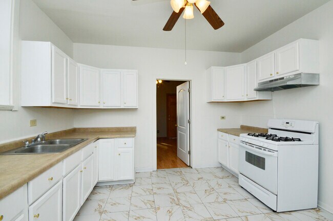 Foto del edificio - 1154 W 17th St