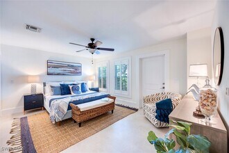 Building Photo - 2800 Lakeview Dr