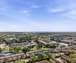 Building Photo - 300 S Hollybrook Dr