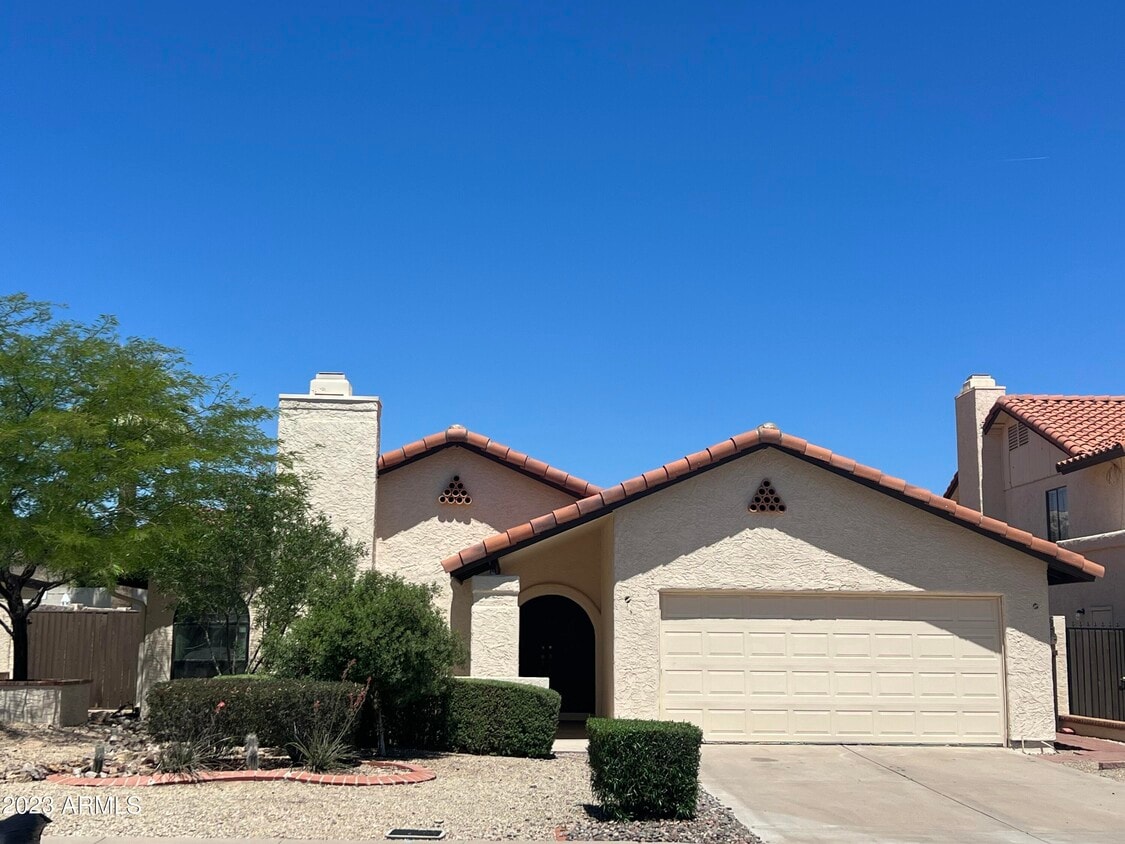 Foto principal - 1733 N La Rosa Dr