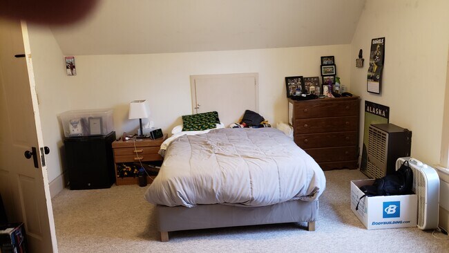 Dormitorio #3 - 1601 Madison St