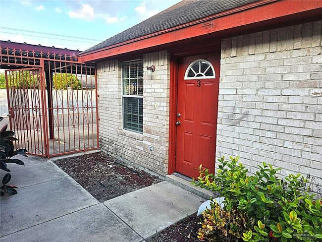 Building Photo - 17 West Dr