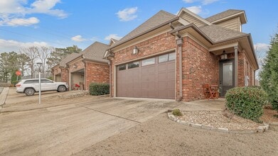 Building Photo - 2832 Village Meadow Cv