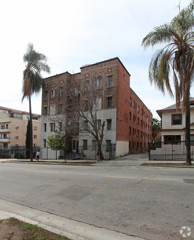 Building Photo - 457 S Bonnie Brae