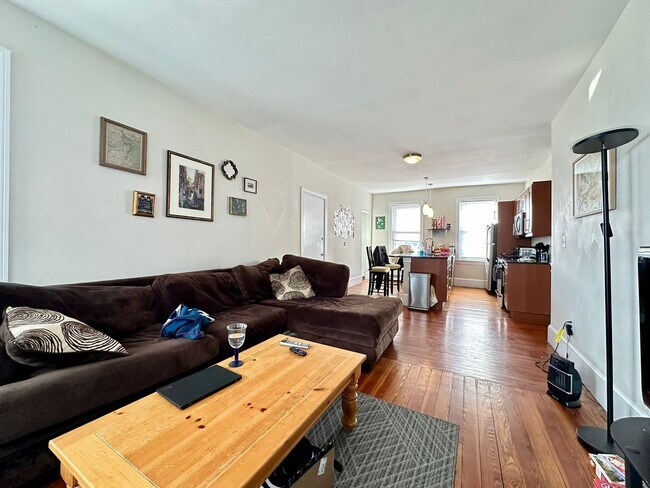 Building Photo - AMAZING 5 BED IN MISSION HILL!!! HOT LISTING!!!