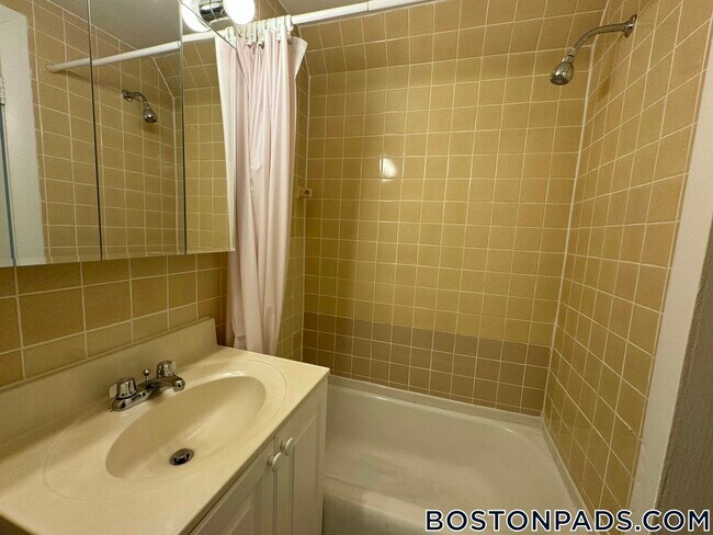 Foto del edificio - 1223 Beacon St