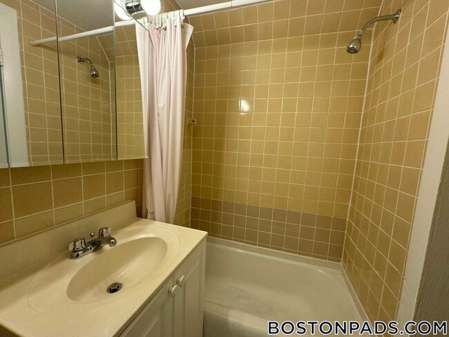 Building Photo - 1223 Beacon St