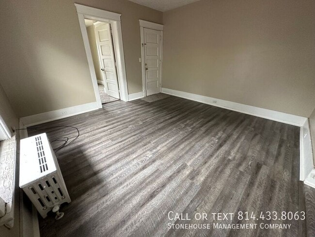 Foto del edificio - 239 E 10th St