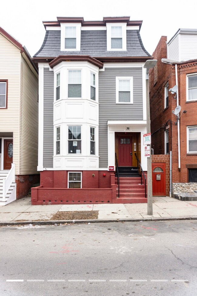 Building Photo - 36 Monmouth St