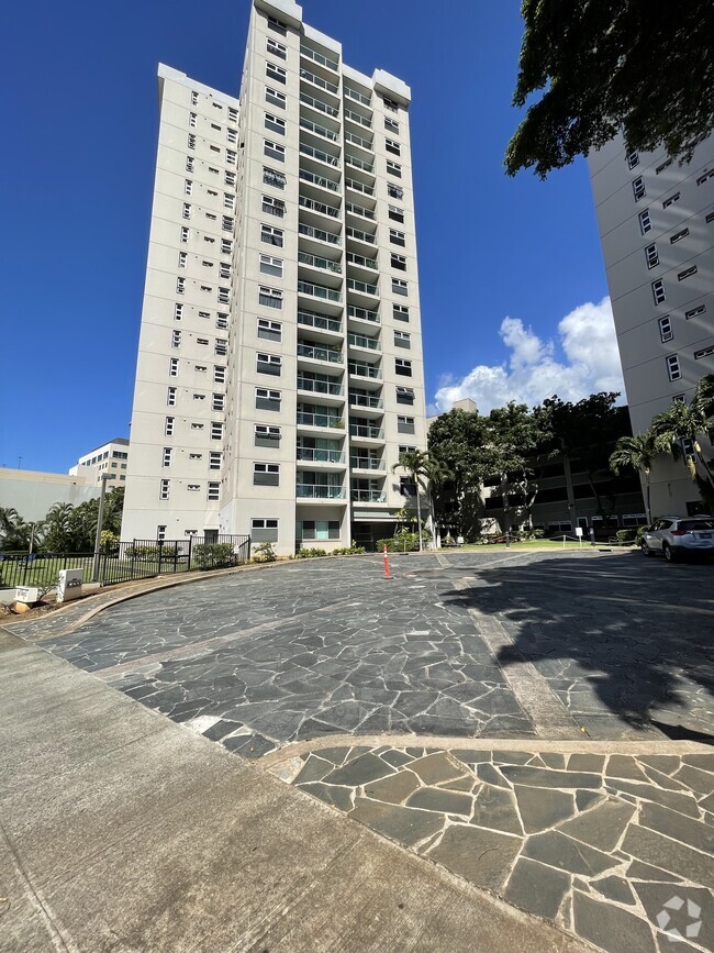 Building Photo - 1448 Young St