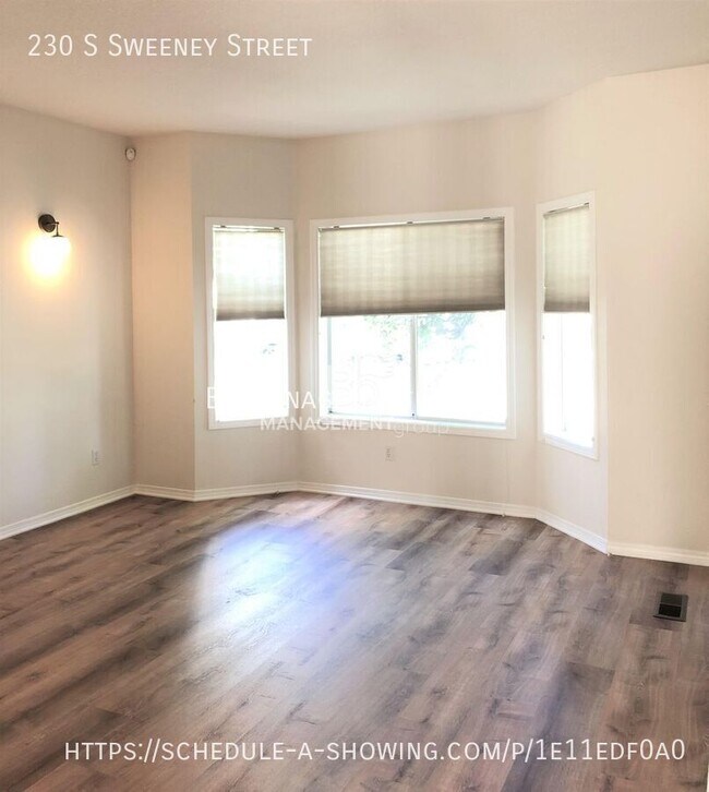 Building Photo - Gorgeous John's Landing Townhome- Luxuriou...