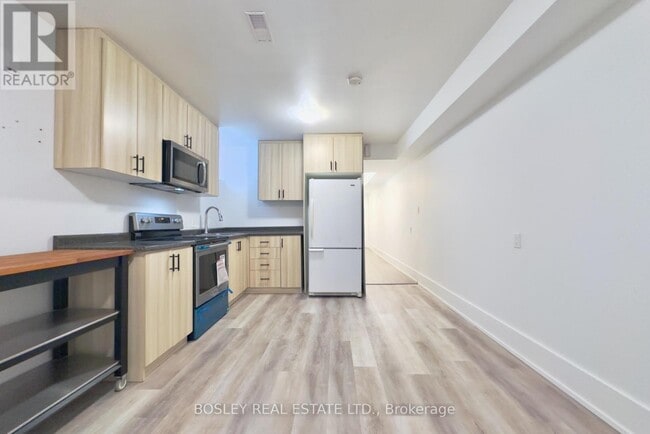 Building Photo - 33 Lawlor Ave