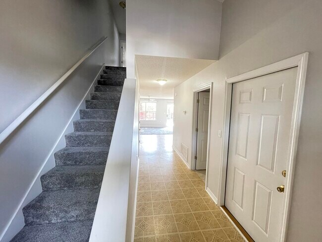 Foto del edificio - 136 Noblat Dr