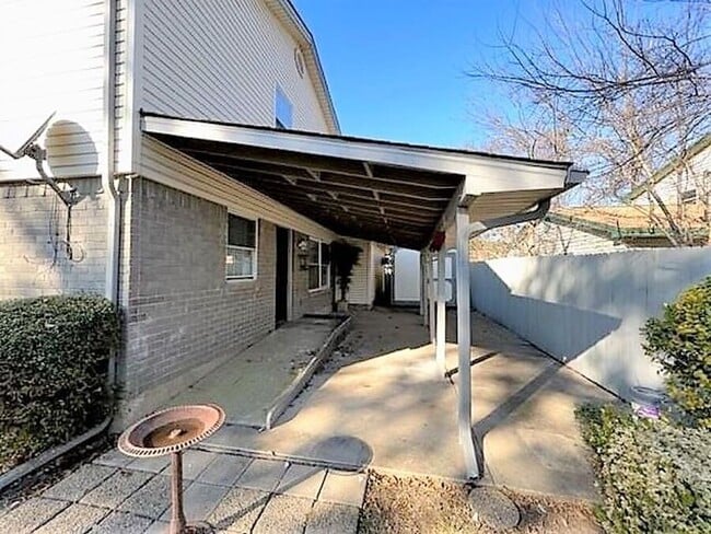 Building Photo - 8430 Birchcroft Dr