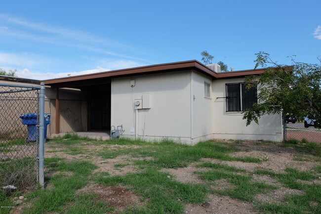 Building Photo - 2503 Parkside Dr