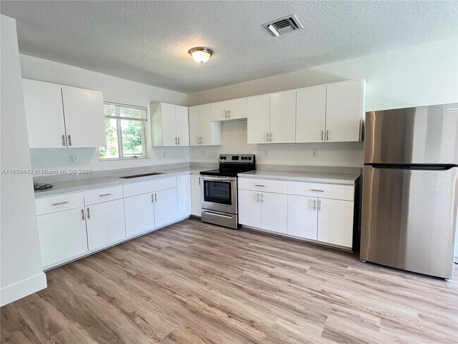 Foto del edificio - 1347 NE 111th St