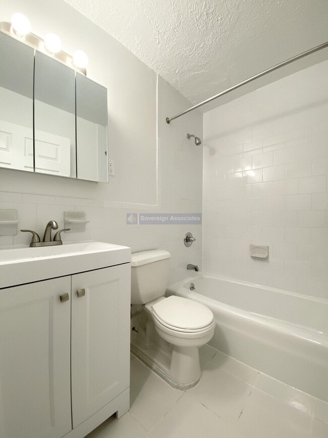 Building Photo - 3333 Broadway