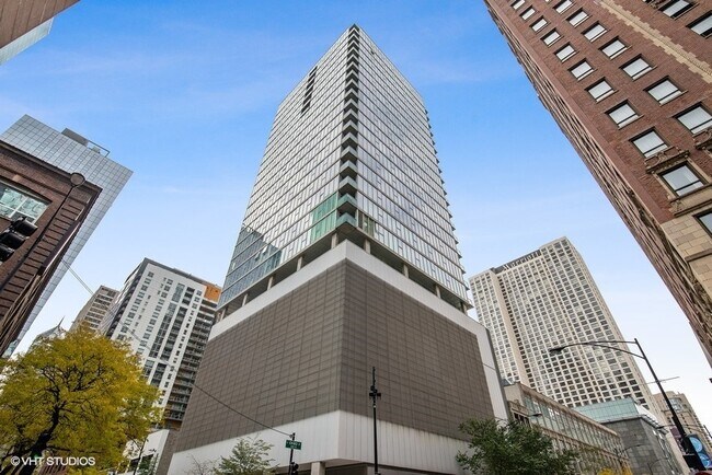 Foto del edificio - 550 N Saint Clair St