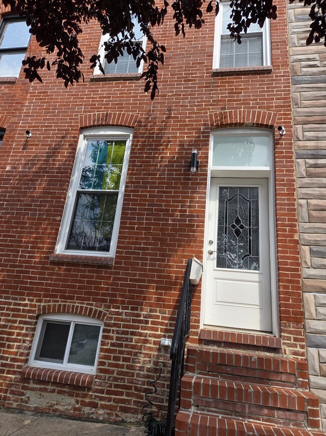 Building Photo - 3308 Fleet St