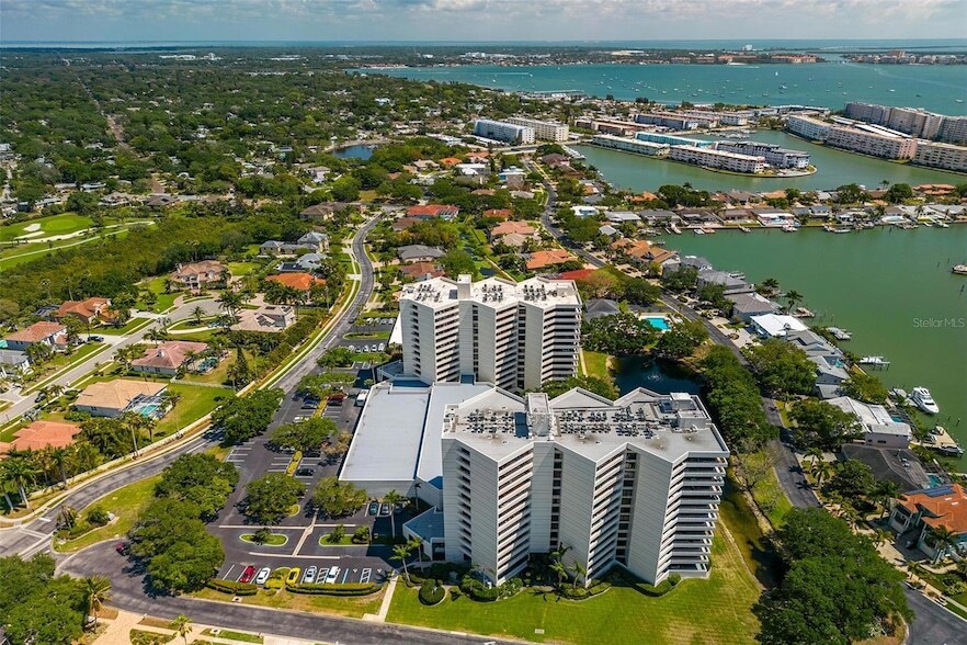 Foto principal - 5940 Pelican Bay Plaza S