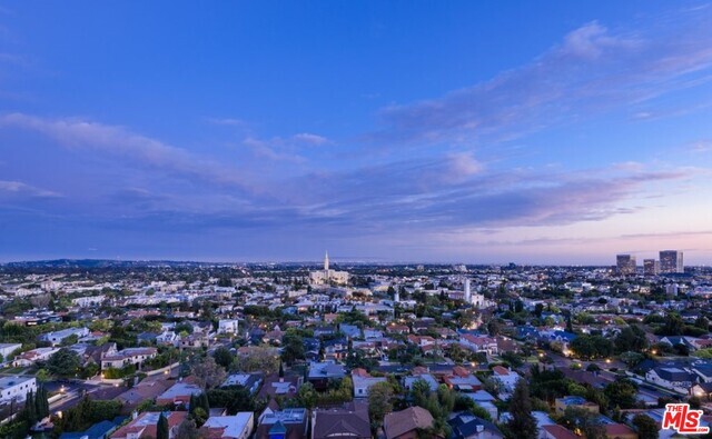 Foto del edificio - 10724 Wilshire Blvd