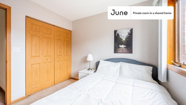 Building Photo - Room in Shared 4 bed/2.5 bath home