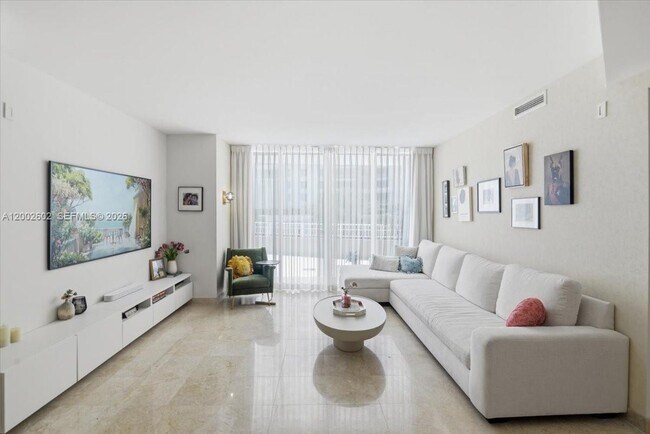 Foto del edificio - 801 Brickell Key Blvd