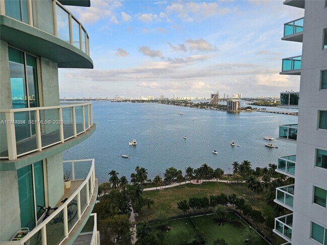 Foto del edificio - 1900 N Bayshore Dr