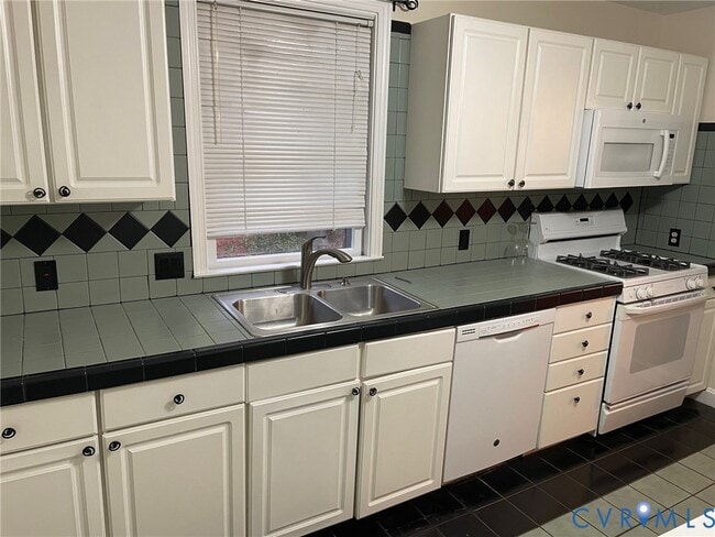 Building Photo - 1310 Forest Ave