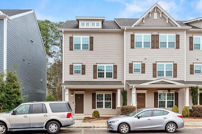 Building Photo - MOVE IN READY! – Gorgeous 4BR/4BA Townhome in Villages of Apex, 1 mile to DT Apex!