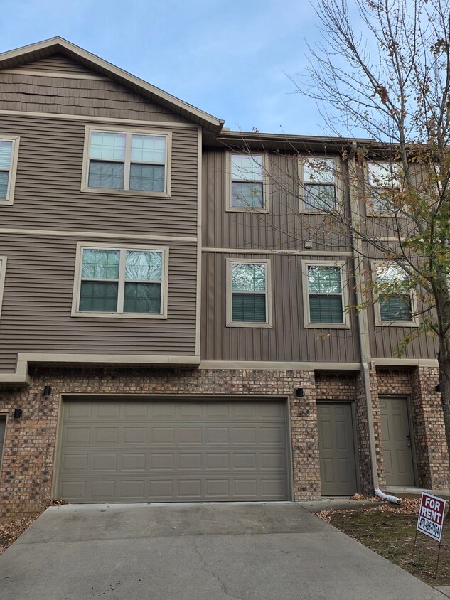 Foto principal - 268 S Rolling Woods Way