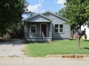 Building Photo - 1509 NW Taft Ave