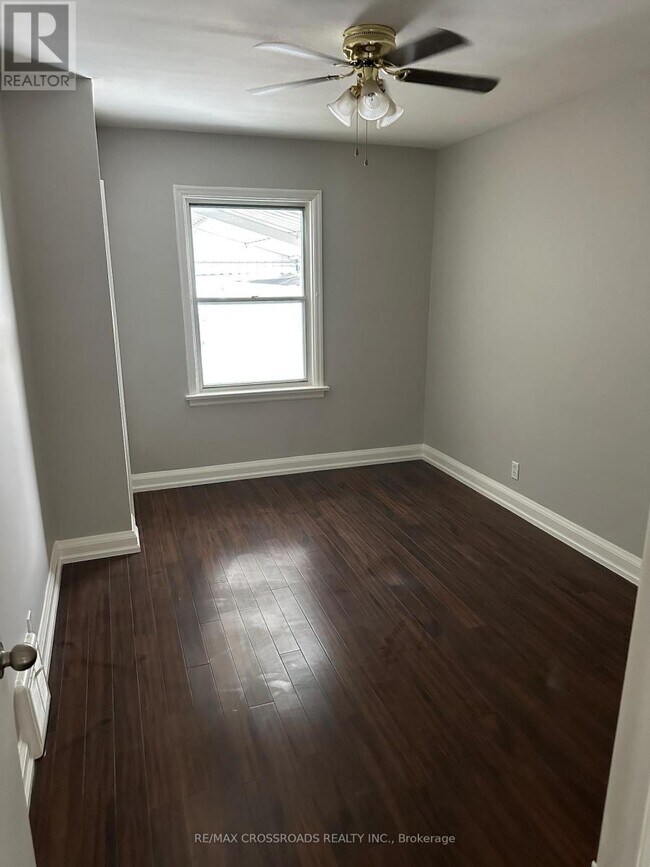 Building Photo - 141 N Bonnington Ave