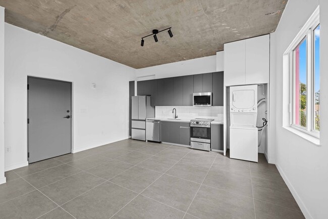 Building Photo - WN32
