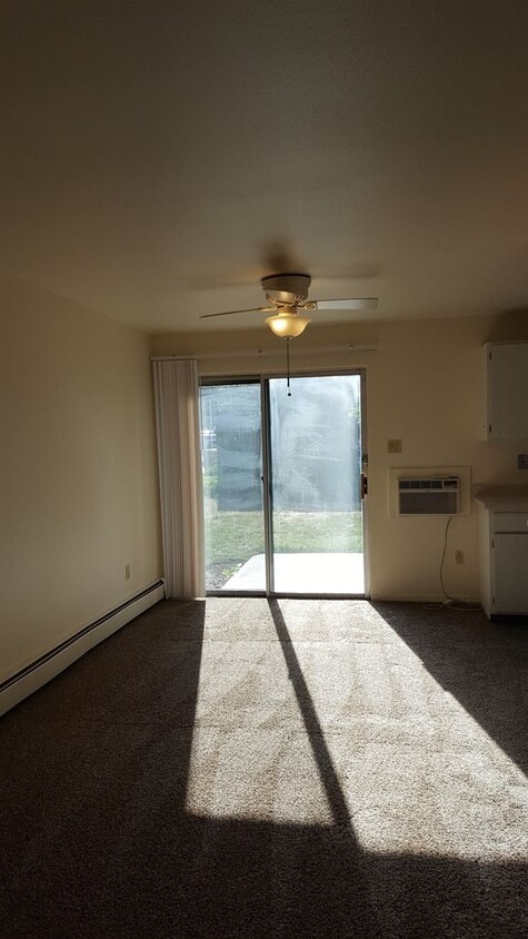 Building Photo - Charming Condo with Spacious Layout – Move-In Mid-August