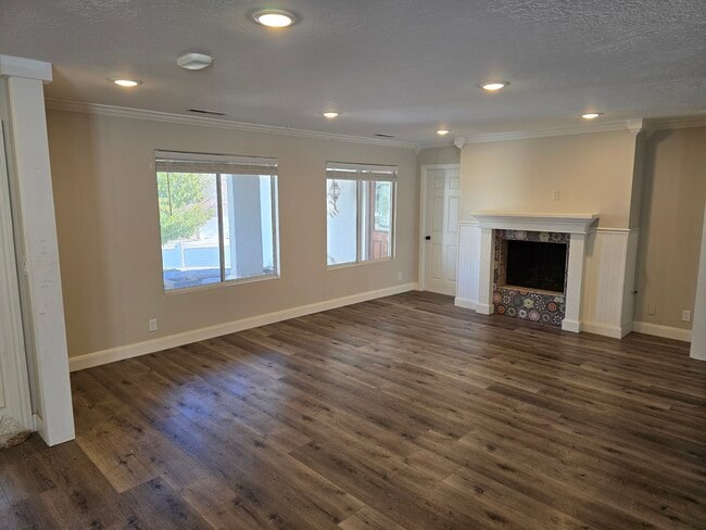 Great Room (Living/Dining) - 389 N Donlee Dr