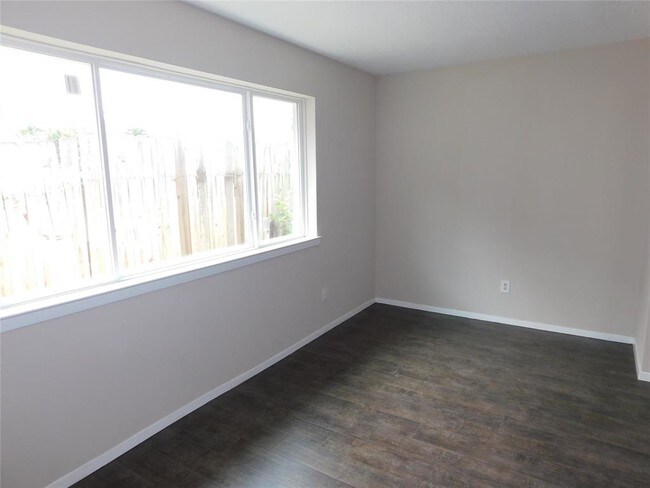 Building Photo - 2058 Shadow Rock Dr