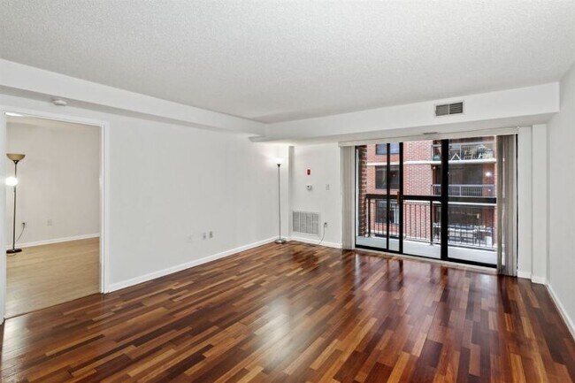 Foto del edificio - 700 1st St