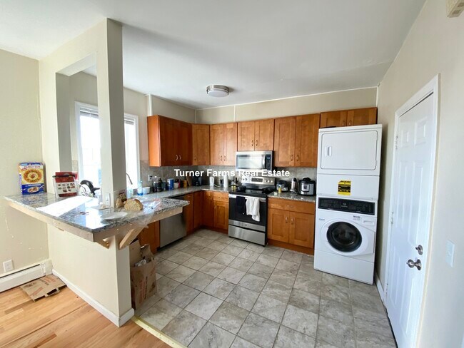 Building Photo - 5 Bickford Ave