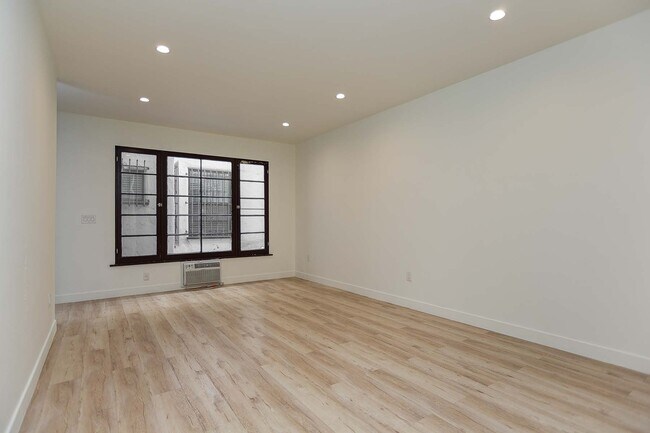 Foto del edificio - 7223-7229 Willoughby